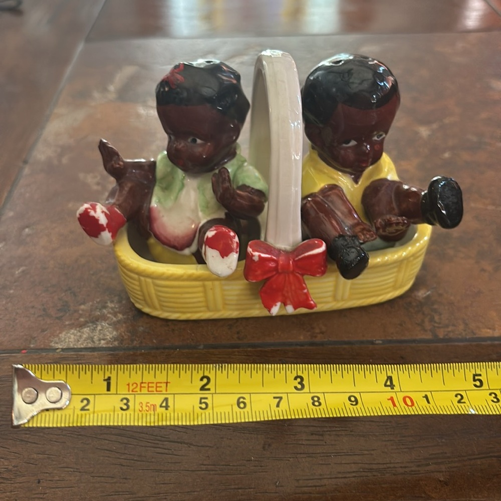 Black Americana Girl & Boy Salt & Pepper Shakers In A Basket; Japan - Picture 9 of 12